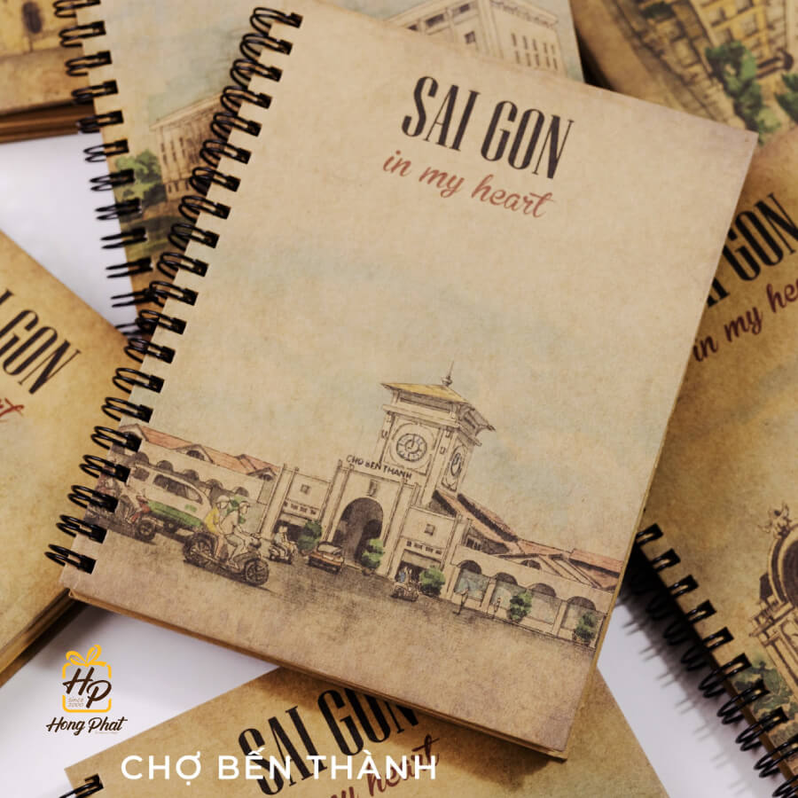 Biểu Tượng Chợ Bến Thành một trong bộ sưu tập sổ tay lò xo vintage Sai Gon In My Heart